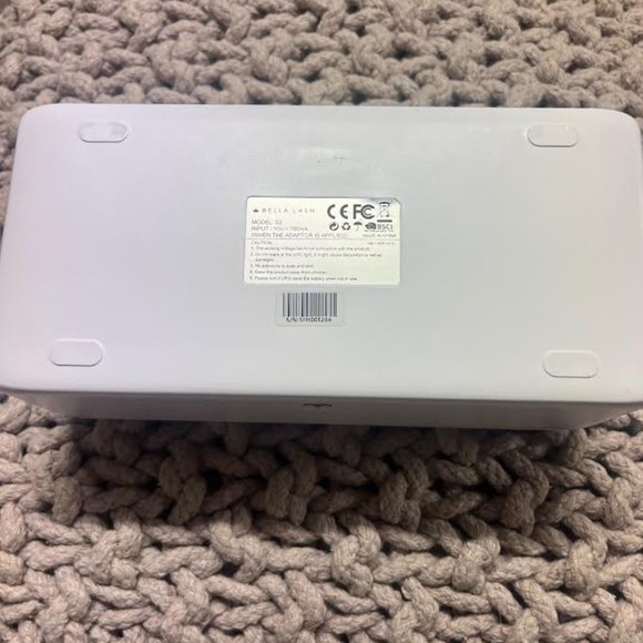 Bella Lash UV Light Sterilizer - Picture 3 of 4